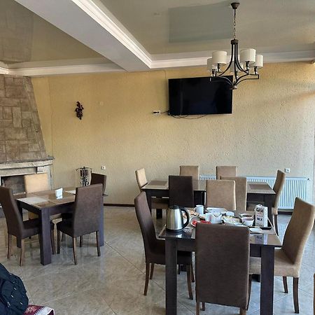 Hotel Iveria Kazbegi Exterior foto
