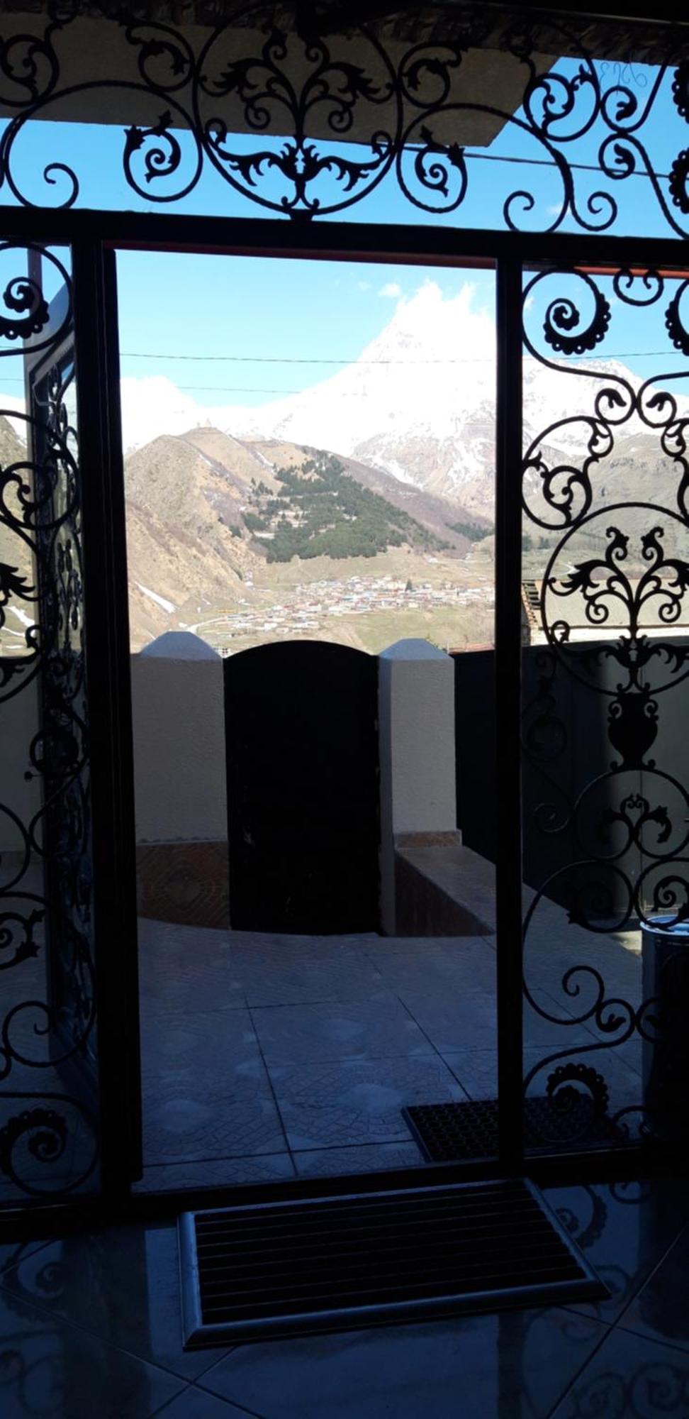 Hotel Iveria Kazbegi Exterior foto